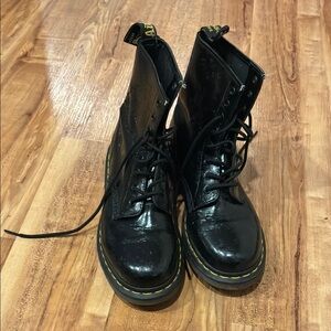 Rare! 1460 pascal embossed Dr. Martens leather boots in good condition